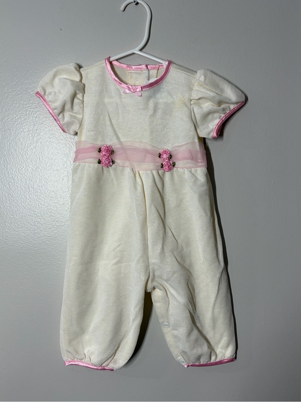 Vintage Rose cottage Cream and Pink Baby One-Piece Romper size 6-9 months